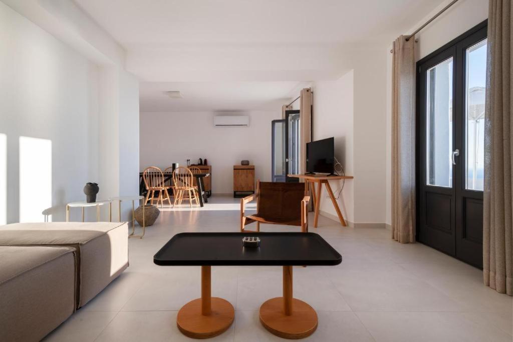 La Maltese Caldera Concept Hotel