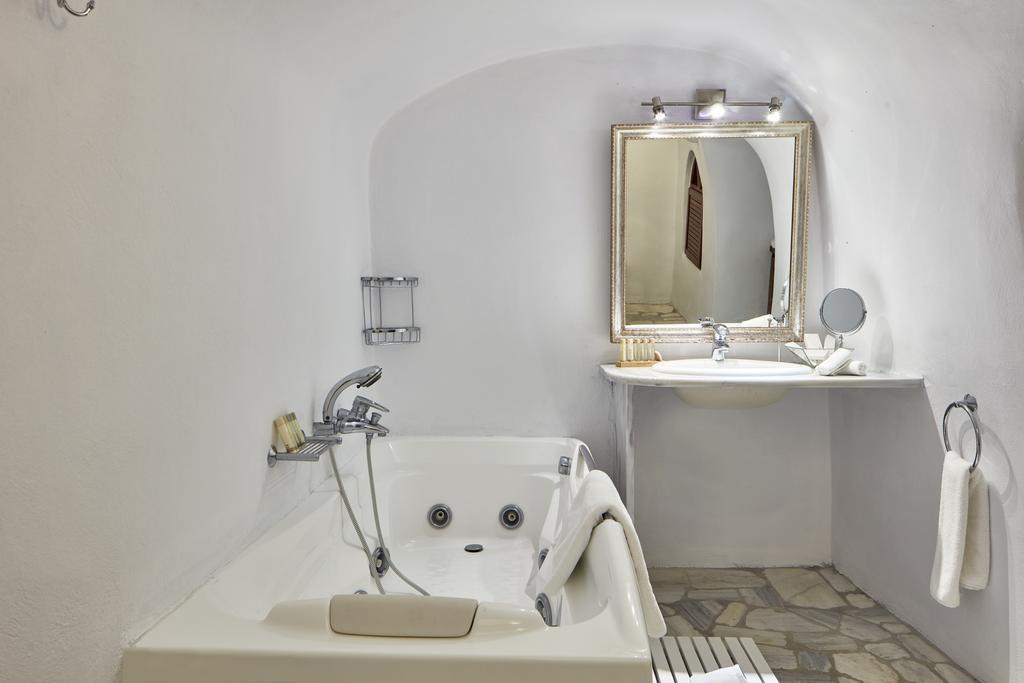 La Maltese Buddha Bar Santorini Hotel